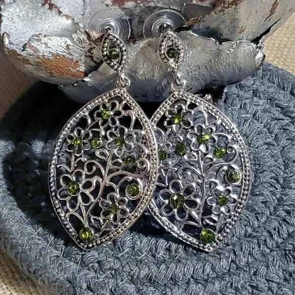 Vintage Marquise Green Rhinestone Silver Filigree Earrings - Picture 2 of 9